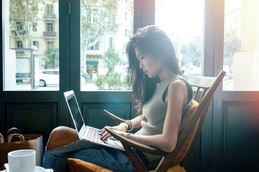 lady on laptop