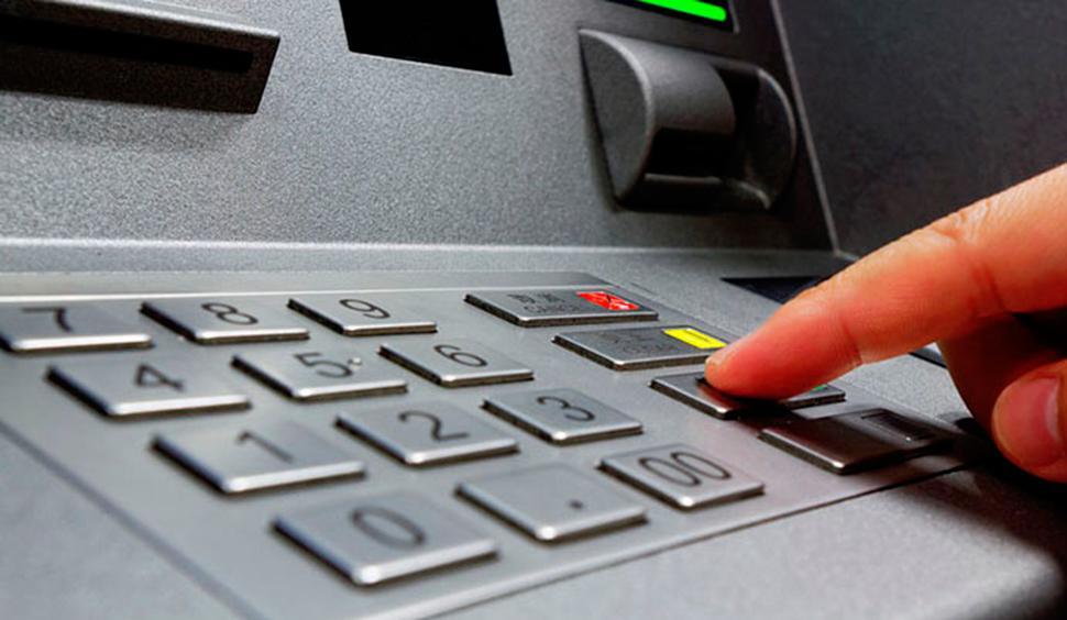 What’s the Best Strategy for Avoiding ATM Fees?