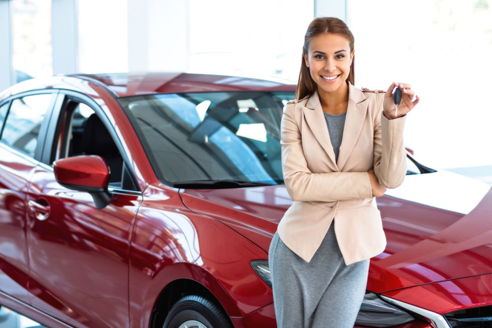 lady buying car