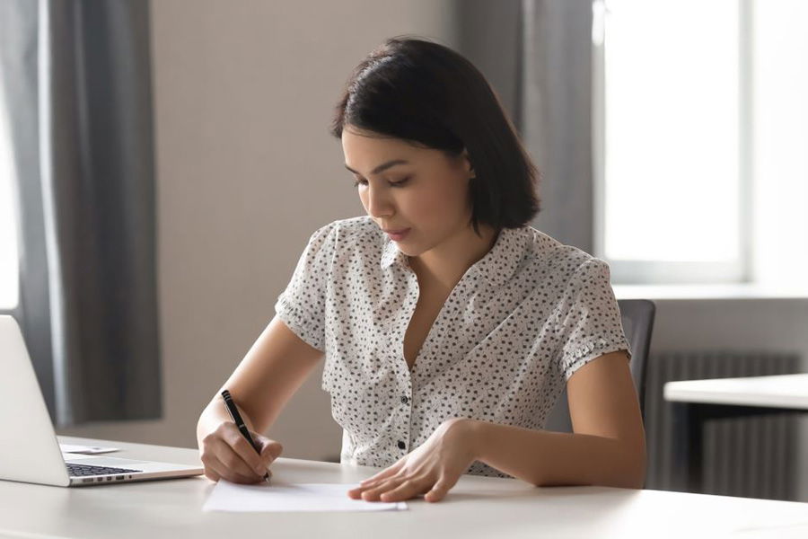 woman filling out form