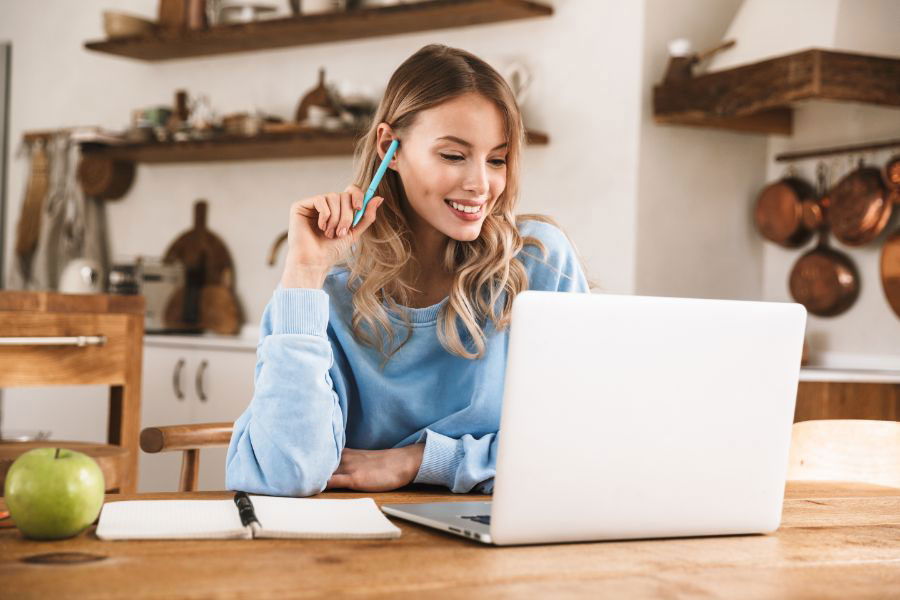 woman on laptop