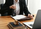 10+ Banks That Notarize for Free: No Hidden Fees, No Hassle