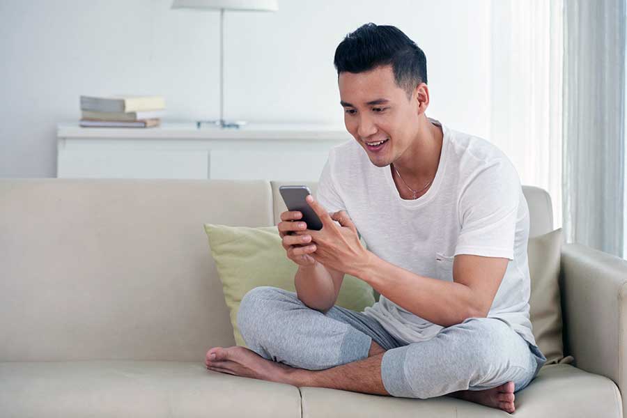 man trading crypto on mobile app