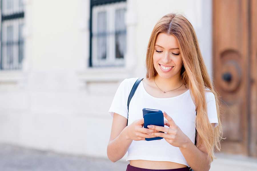 woman using credit building app