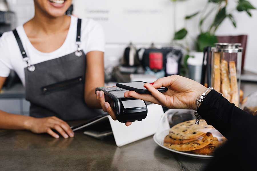 woman buying lunch with satoshis