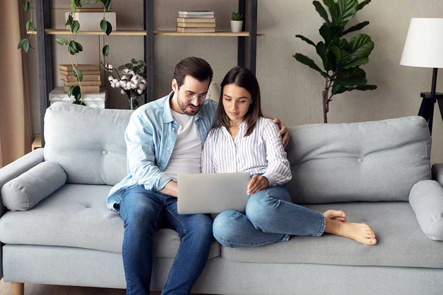 couple applying for personal loan online