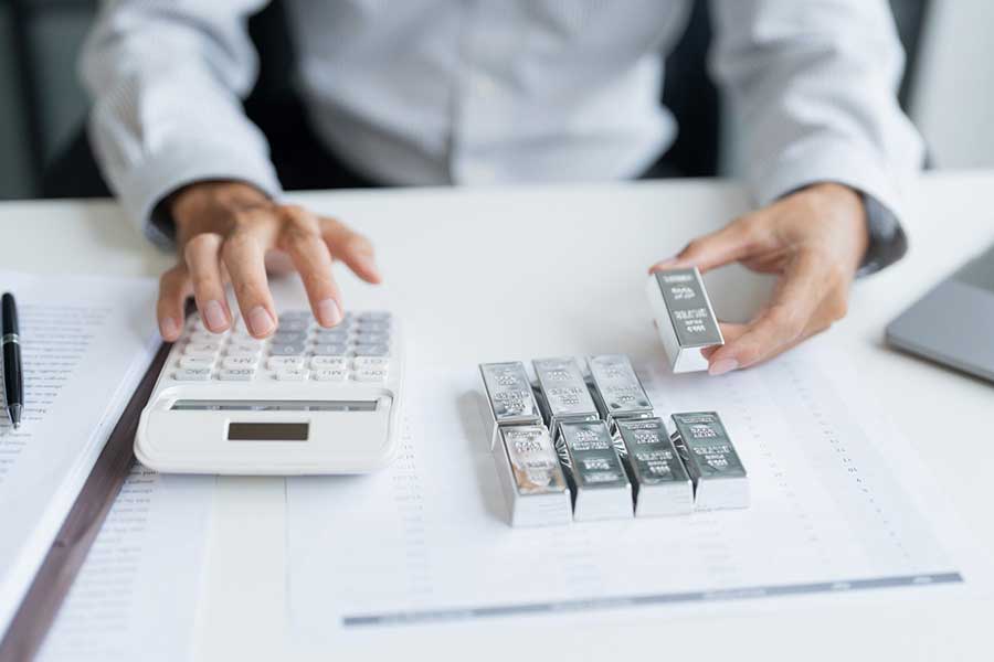 dealer selling silver bars