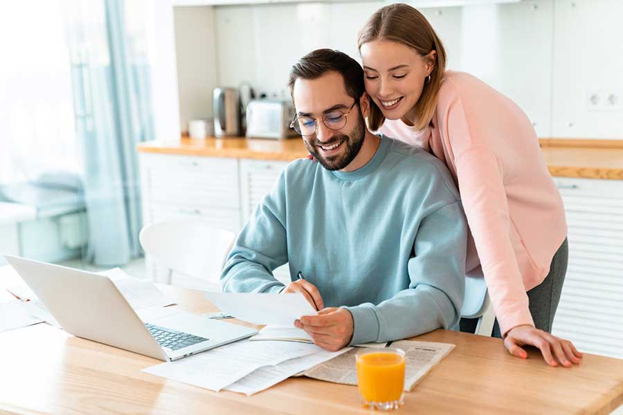 couple reviewing loan estimate